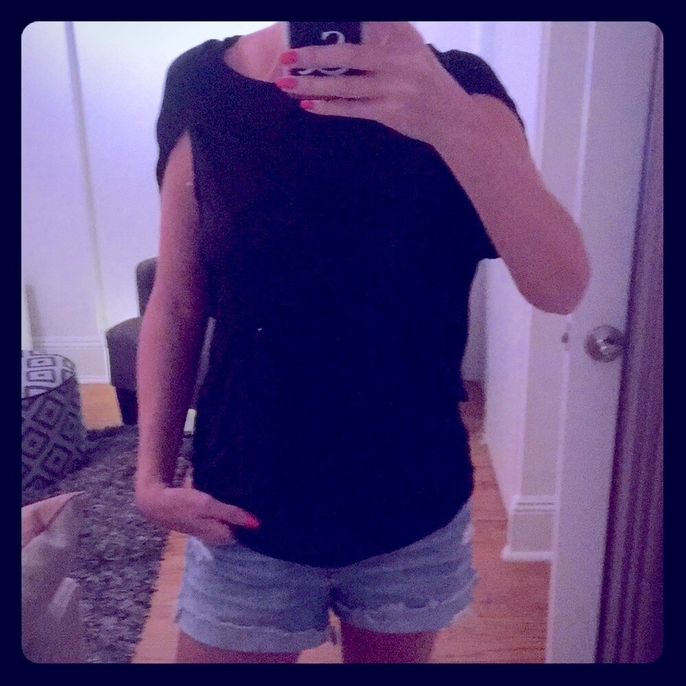 Black capped sleeve tank top
